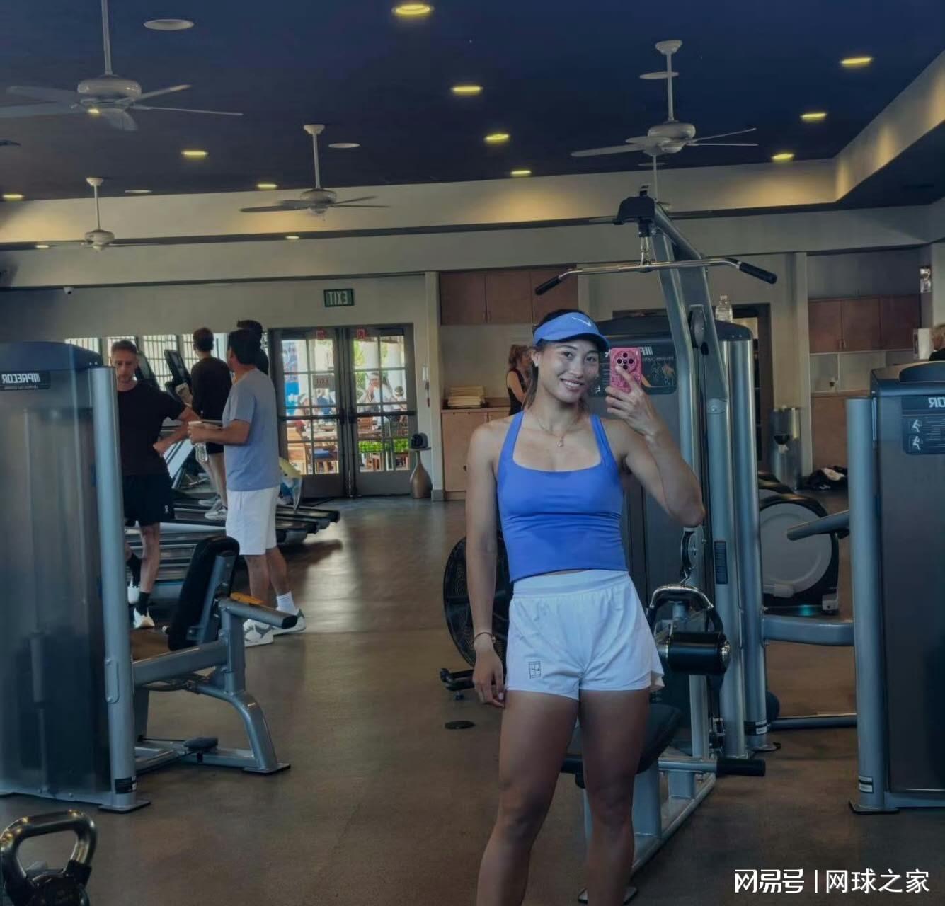 郑钦文晒照新教练技改，外媒称其剑指法网阳光双赛成绩是合作关键